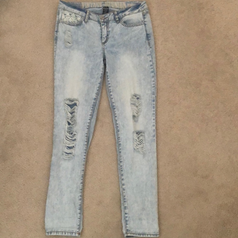 Distressed light wash jean